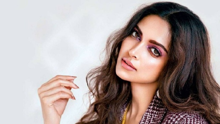 রণবীরের হাত ধরে কার জন্য মরতে প্রস্তুত দীপিকা?