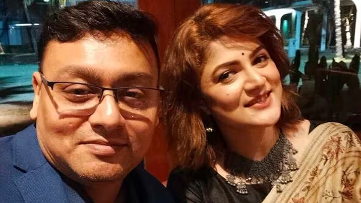 প্রেমের গুঞ্জনের মাঝেই জানা গেল শ্রাবন্তীর ‘স্বামী’ শুভ্রজিৎ!