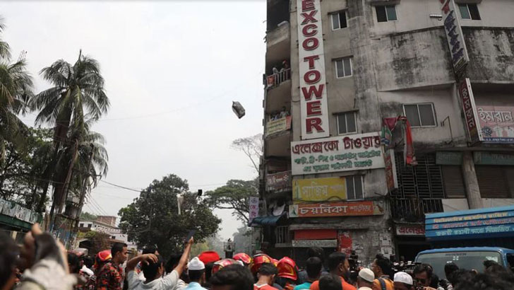 অ্যানেক্স কো ভবনে এখনও আগুন-ধোঁয়া, কাজ করছে ১২ ইউনিট