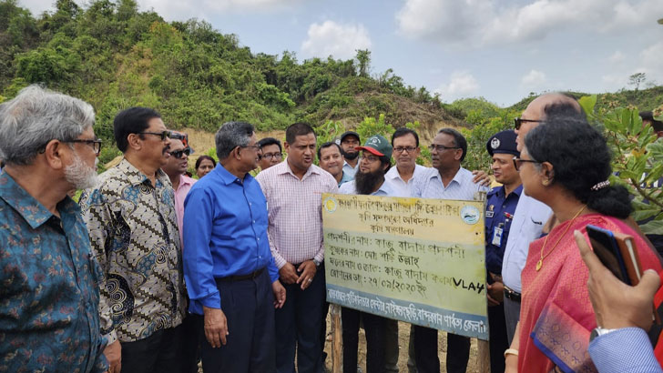 ‘কাজুবাদাম ও কফি চাষে পালটে যাবে পাহাড়ের চেহারা’