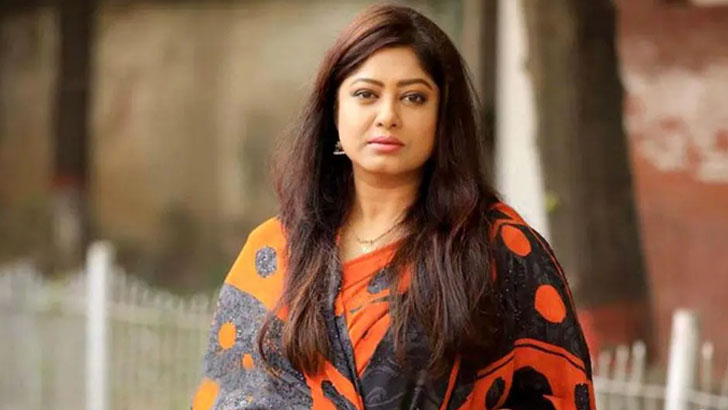 শাবানার মতো মৌসুমীকে এখনই আড়াল হতে বললেন পরিচালক