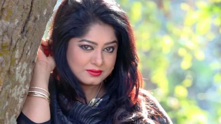 হজে চলে যান: মৌসুমীকে মালেক আফসারী