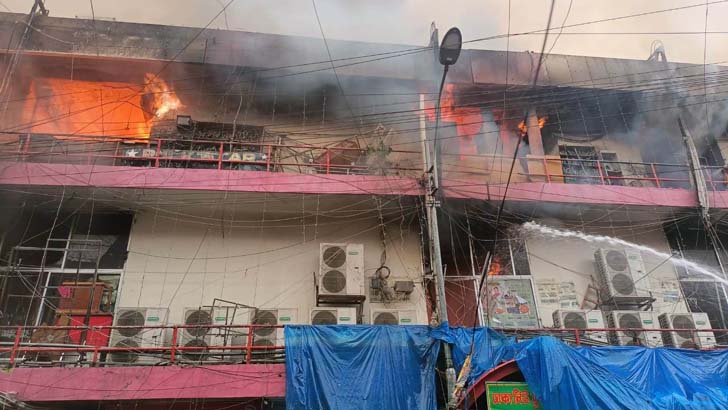 ‘নিরাপত্তাব্যবস্থা নিশ্চিত না হওয়া পর্যন্ত বন্ধ থাকবে নিউমার্কেট’