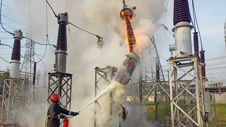 জাতীয় গ্রিডের উপকেন্দ্রে আগুন