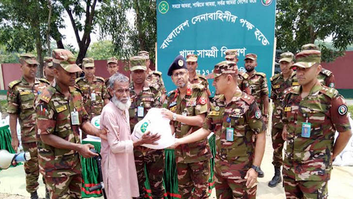 বিশ্বনাথে সেনাবাহিনীর পক্ষ থেকে খাদ্য সামগ্রী বিতরণ