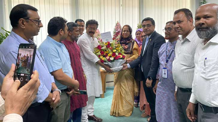 বাংলাদেশ ব্যাংকের ডেপুটি গভর্নরকে ব্যাংকার্স ওয়েলফেয়ারের ফুলেল শুভেচ্ছা