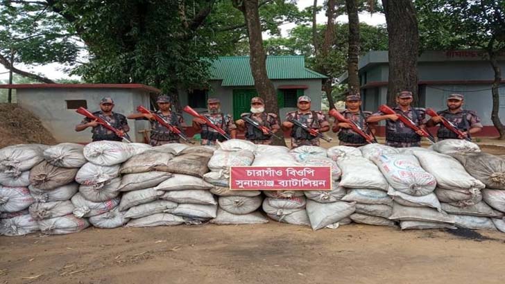 শুল্ক ফাঁকি দিয়ে আনা ভারতীয় দুটি কয়লার চালান জব্দ