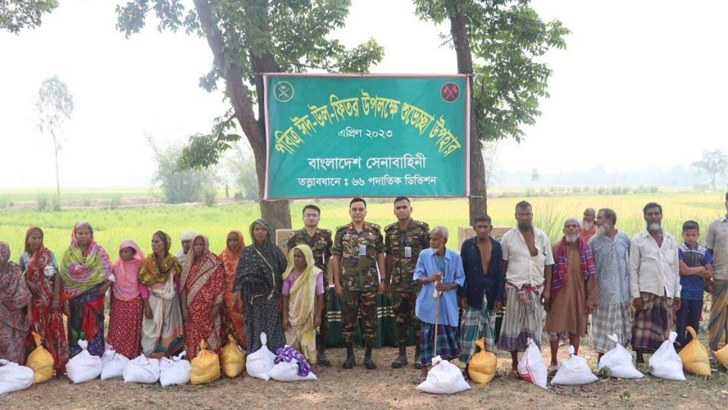 অসহায়-দুস্থদের মাঝে সেনাবাহিনীর ঈদ উপহার