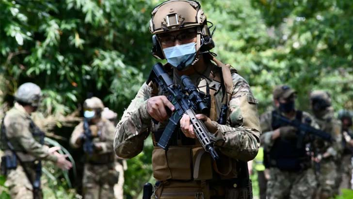 যুদ্ধের প্রশিক্ষণ নিচ্ছেন তাইওয়ানের নাগরিকরা