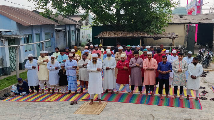 ঝিনাইদহের হরিণাকুণ্ডতে ঈদুল ফিতরের নামাজ আদায়