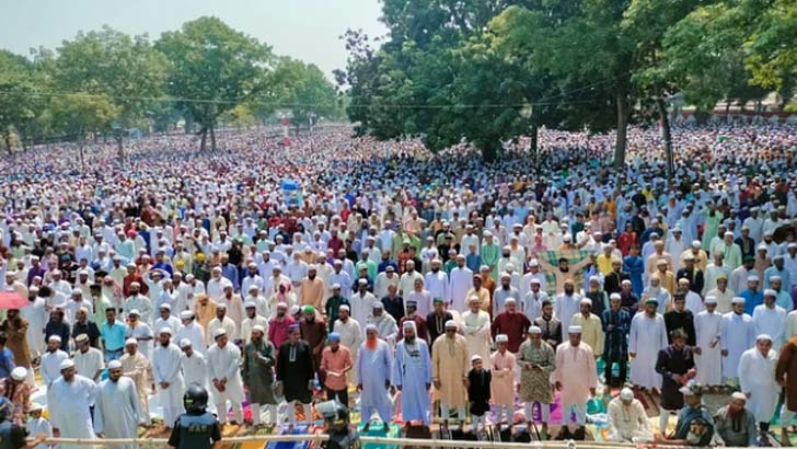 শোলাকিয়ায় বৃহৎ ঈদ জামাত, লাখো মুসল্লির নামাজ আদায়