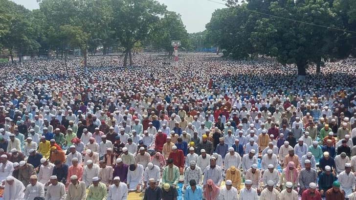 জামাত শুরুর আগেই জনসমুদ্র, আমিন আমিন ধ্বনিতে মুখরিত শোলাকিয়া