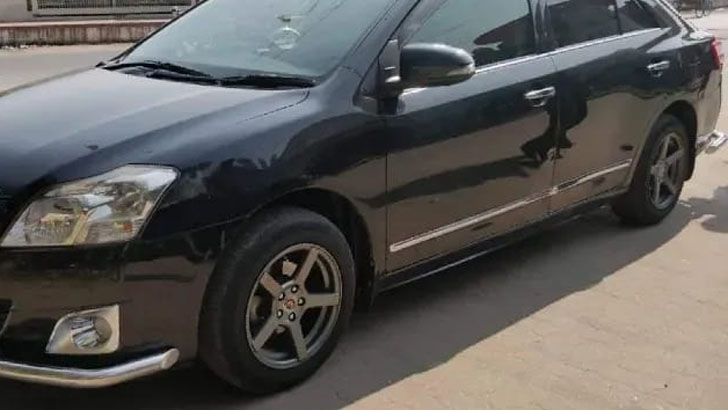 প্রাইভেট কারের মধ্যে অচেতন তরুণী, পালানোর চেষ্টা