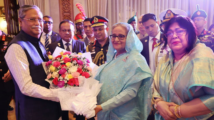 সপরিবারে বঙ্গভবনে রাষ্ট্রপতি সাহাবুদ্দিন