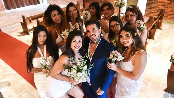 ৬ স্ত্রীর সঙ্গে থাকতে ২০ ফুটের খাট বানালেন যুবক!