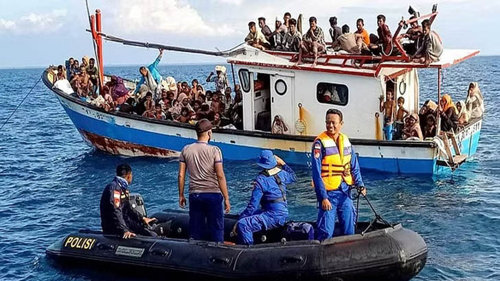 ইন্দোনেশিয়ায় ফেরি ডুবে নিহত ১১