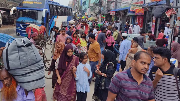 ছুটির দিনে ঢাকামুখী মানুষের ঢল, পদে পদে ভোগান্তি