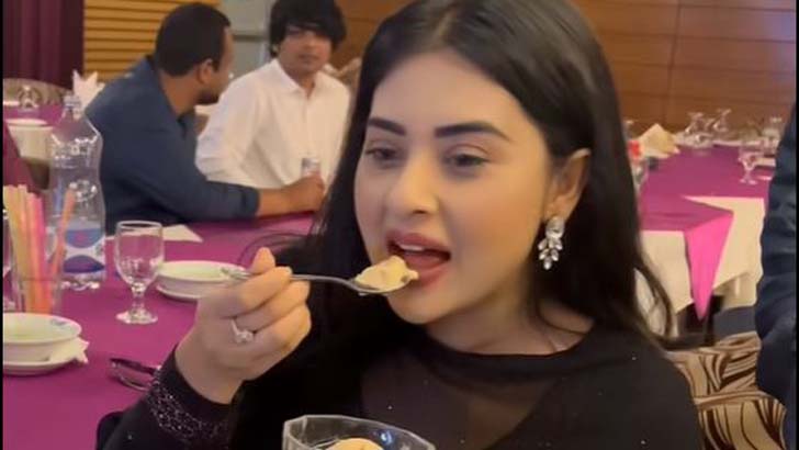 কুষ্টিয়ার কুলফি মালাইয়ে মজেছেন বুবলী