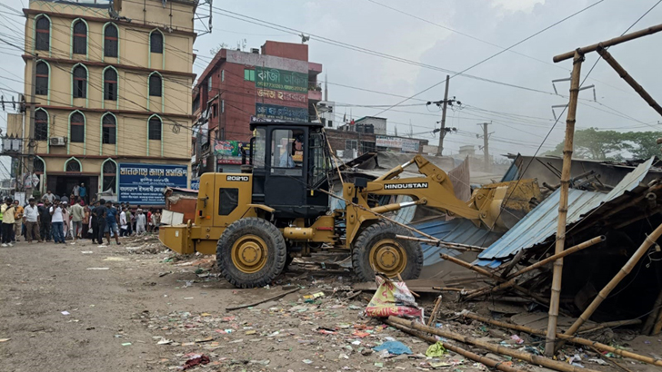 সিদ্ধিরগঞ্জের শিমরাইলে সওজের উচ্ছেদ অভিযান