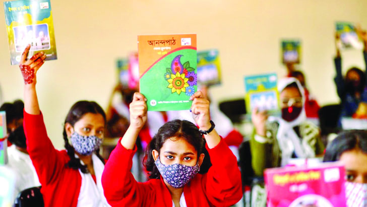 পাঠ্যবই নিয়ে বিতর্কের শঙ্কা আগামী বছরও