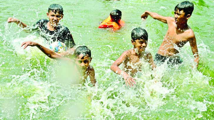 সাগরে বাতাসের ঘূর্ণি-কুণ্ডলী, ৩৫ জেলায় দাবদাহ
