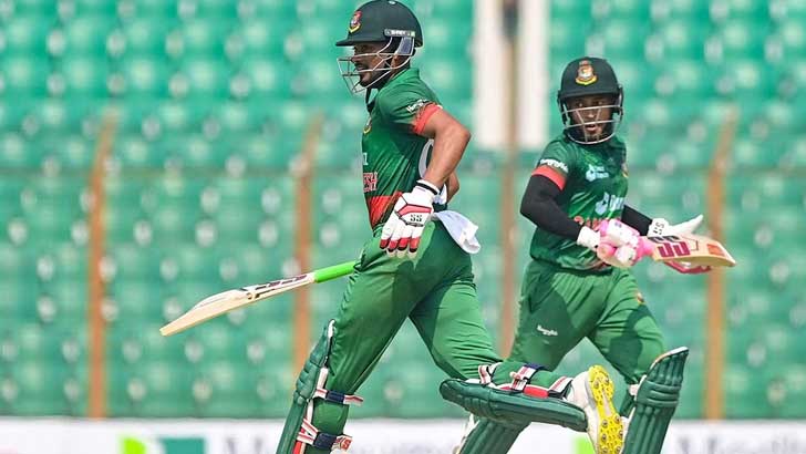 মুশফিক-শান্তর ব্যাটে বাংলাদেশের মাঝারি স্কোর