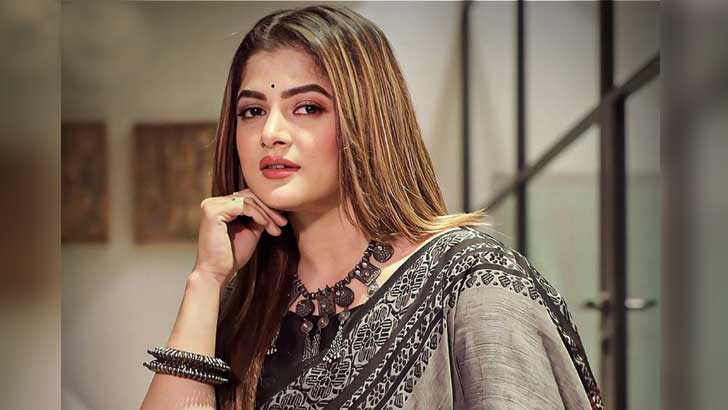 লন্ডনে শো করতে গিয়ে রহস্যে জড়িয়ে পড়েন শ্রাবন্তী