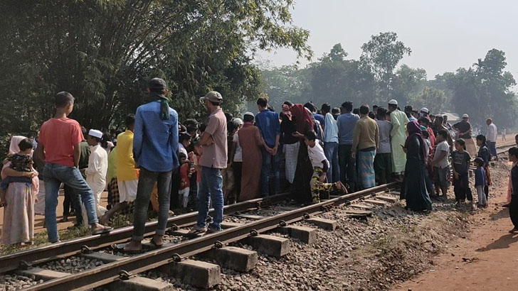 ট্রেনের নিচে ঝাঁপ দিয়ে কলেজছাত্রীর আত্মহত্যা