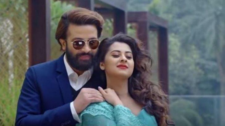 শাকিব-বুবলীর মধ্যে কেন এই কাদা ছোড়াছুড়ি, প্রশ্ন অনুরাগীদের