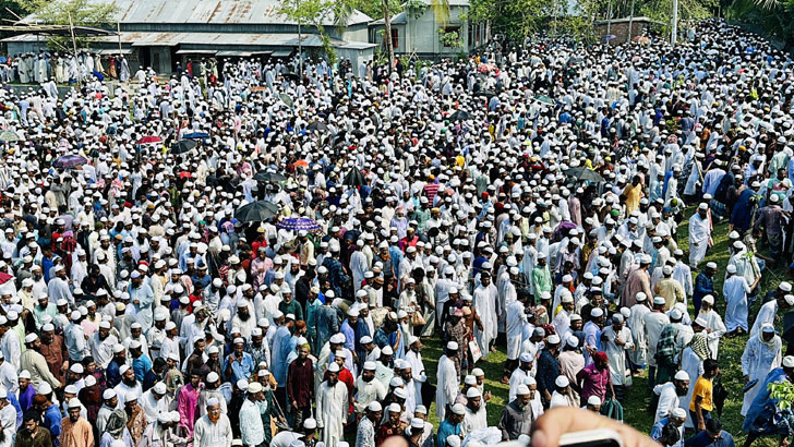 দক্ষিণবঙ্গের প্রবীণ আলেম মাওলানা জহুরুল হকের জানাজায় মানুষের ঢল