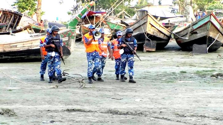 ঘূর্ণিঝড় মোখা: ভোলা থেকে সব ধরনের নৌযান চলাচল বন্ধ 