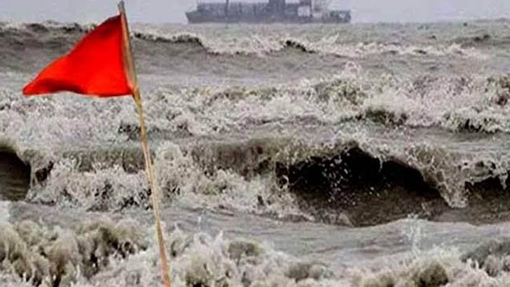 মোখার প্রভাবে হাতিয়ায় বৃষ্টি, সাগর উত্তাল