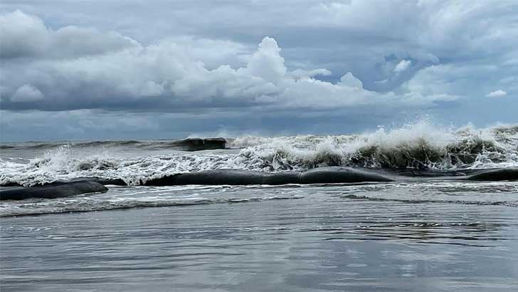 সকাল ৯টা থেকে বিকাল ৩টার মধ্যে উপকূলে আঘাত হানবে ‘মোখা’