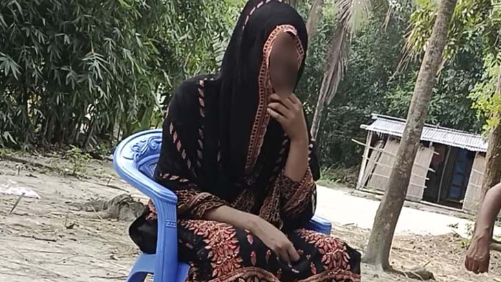 প্রবাসীর স্ত্রীর সঙ্গে ধরা খেয়ে পলাতক প্রেমিক, বাড়িতে হাজির আরেক প্রেমিকা