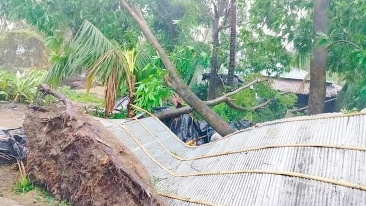 মোখার তাণ্ডবে কক্সবাজারে ১০ হাজার ঘরবাড়ি ক্ষতিগ্রস্ত