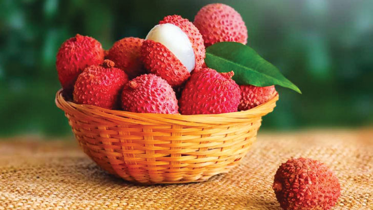 রসে ভরা লিচু