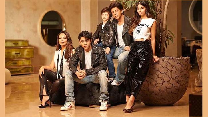 ‘বই’ লিখলেন গৌরী, বললেন শাহরুখের গোপন অসুখ
