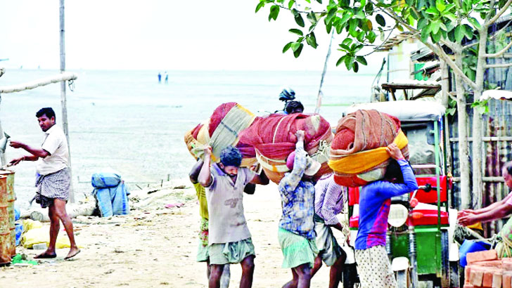 ৩ দিনেও মাথা গোঁজার ঠাঁই হয়নি