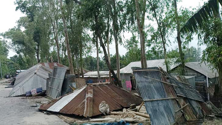 রংপুরে ঝড়ে লন্ডভন্ড ঘরবাড়ি, ফসলের ক্ষতি