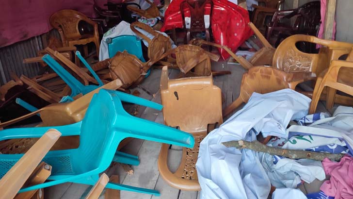 দুমকিতে বিএনপি অফিসে পবিপ্রবি ছাত্রলীগের হামলা ভাঙচুর