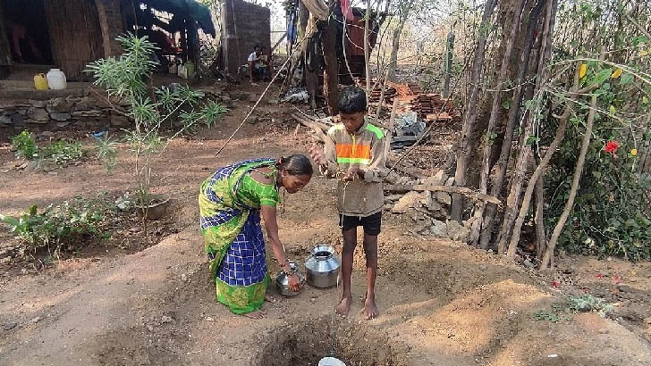 মায়ের কষ্ট লাঘবে কুয়া খনন ১৪ বছরের কিশোরের! 