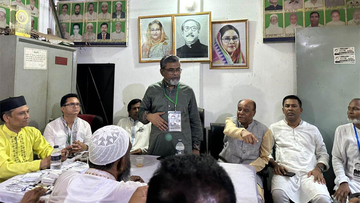 ‘সন্ত্রাসী চাঁদকে’ গ্রেফতারের দাবি কামাল হোসেনের