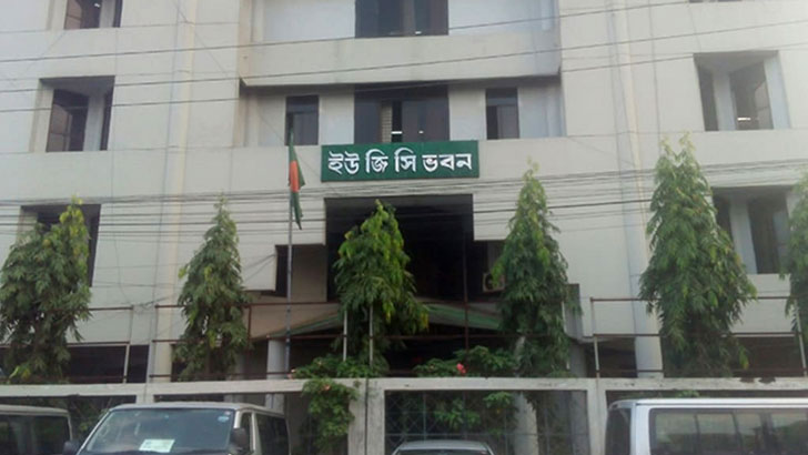 পাবলিক বিশ্ববিদ্যালয়ে অনিয়ম: শিক্ষকদের নৈতিকতার অবনমন কাম্য নয়