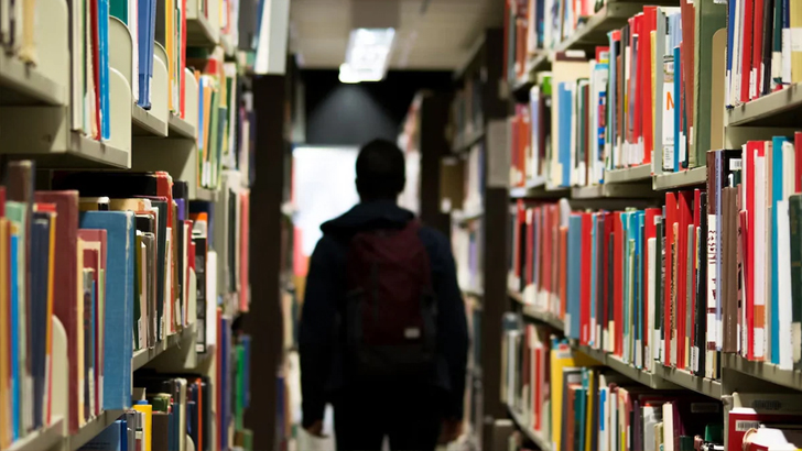 যুক্তরাজ্যে বিদেশি শিক্ষার্থীদের পরিবার নেওয়ার পথ বন্ধ হচ্ছে