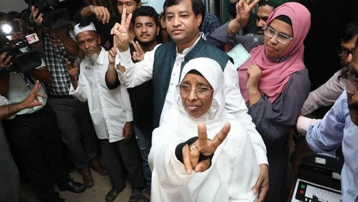 দেশের দ্বিতীয় নারী সিটি মেয়র জায়েদা খাতুন