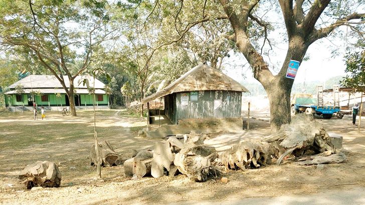 মাদ্রাসার জায়গা দখল করে ইটভাটা, সরিয়ে নিতে আলটিমেটাম