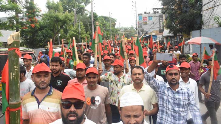 আ.লীগের ঘোষণার পর লাঠি নিয়ে সমাবেশে বিএনপি নেতাকর্মীরা