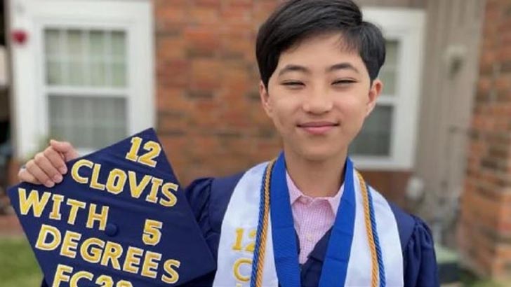 ১২ বছরেই পাঁচ ডিগ্রিসহ স্নাতক অর্জন