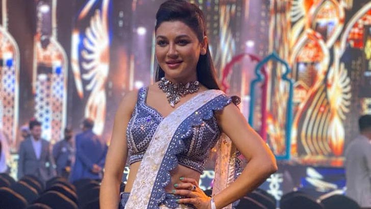 আলোচিত বলিউড অভিনেতার সঙ্গে আবুধাবিতে দেখা মিলল জয়ার