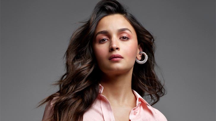 সফর বাতিল করে বিমানবন্দর থেকে হাসপাতালে ছুটলেন আলিয়া